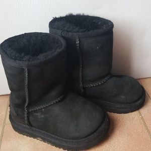 Kids Uggs size 7 PRICE DROP TODAY ONLY(10/23)
